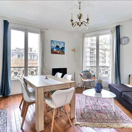 Haussmannian In Lägenhet Paris